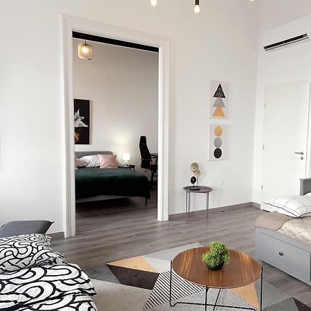 R&R Central Apartment Budapest Esterno foto