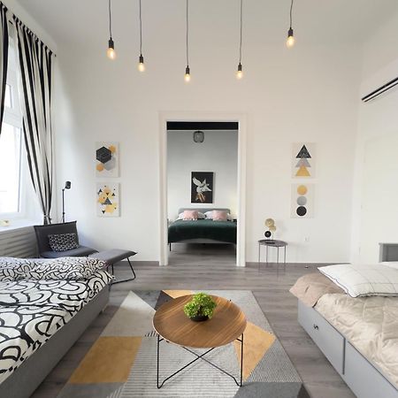 R&R Central Apartment Budapest Esterno foto