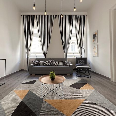 R&R Central Apartment Budapest Esterno foto