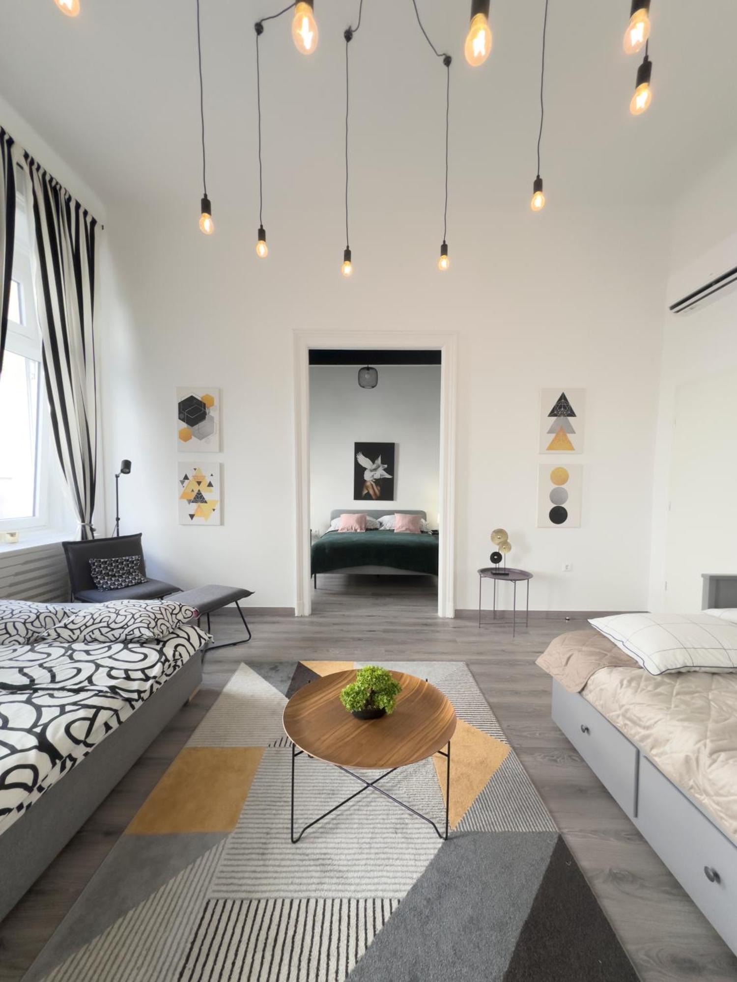 R&R Central Apartment Budapest Esterno foto